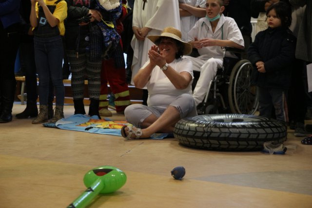 Itt a farsang áll a bál...