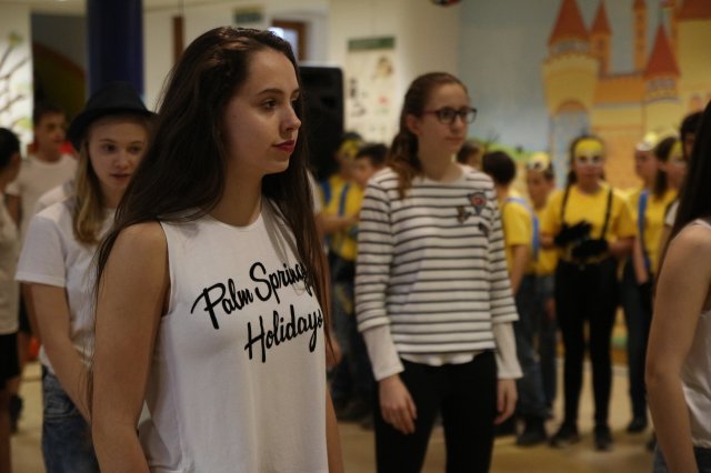 Itt a farsang áll a bál...