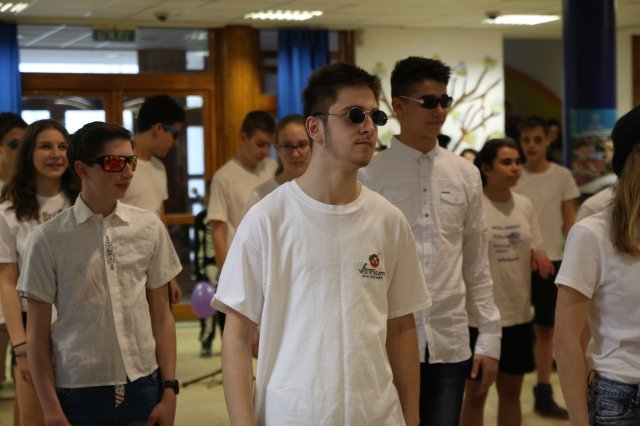 Itt a farsang áll a bál...