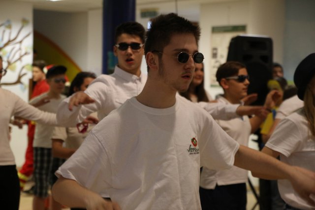 Itt a farsang áll a bál...