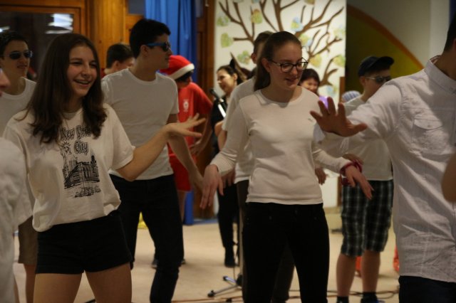 Itt a farsang áll a bál...