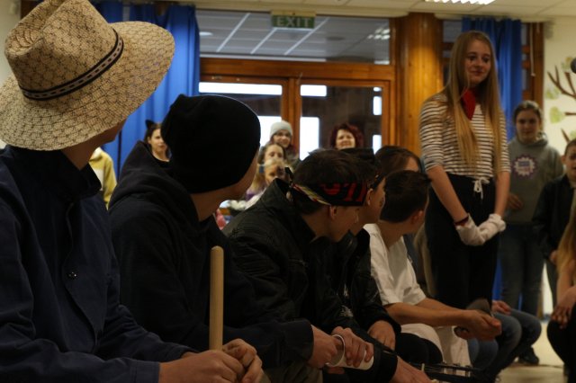 Itt a farsang áll a bál...