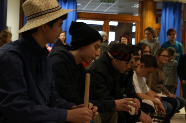 Itt a farsang áll a bál...