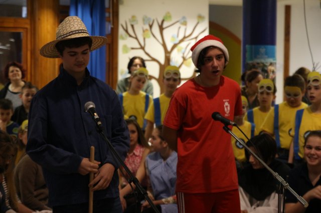 Itt a farsang áll a bál...