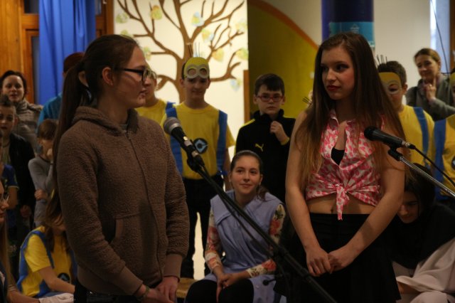 Itt a farsang áll a bál...