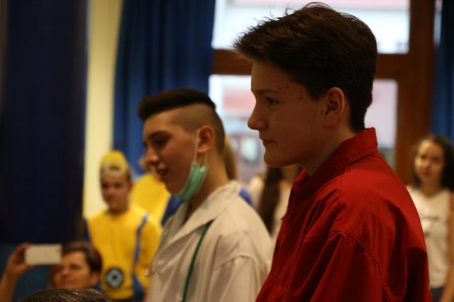 Itt a farsang áll a bál...