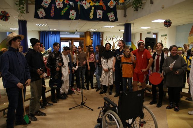 Itt a farsang áll a bál...