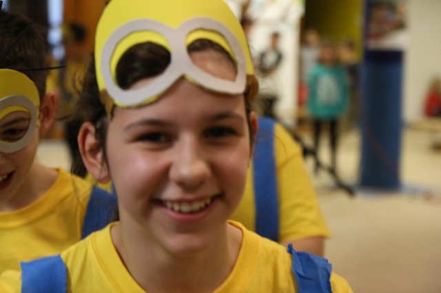 Itt a farsang áll a bál...