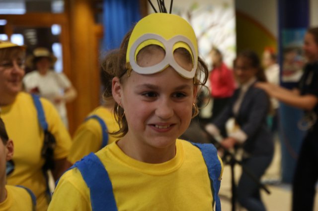 Itt a farsang áll a bál...