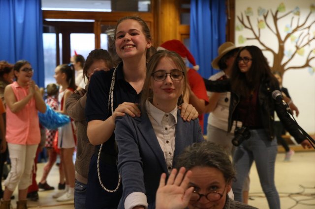 Itt a farsang áll a bál...