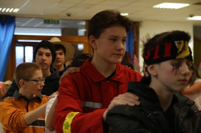 Itt a farsang áll a bál...