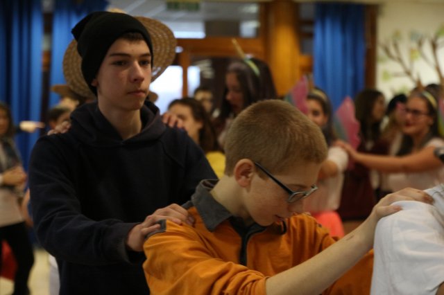 Itt a farsang áll a bál...