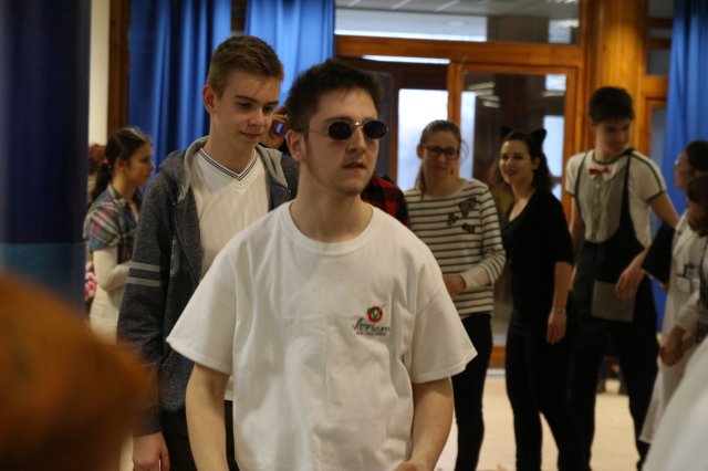 Itt a farsang áll a bál...