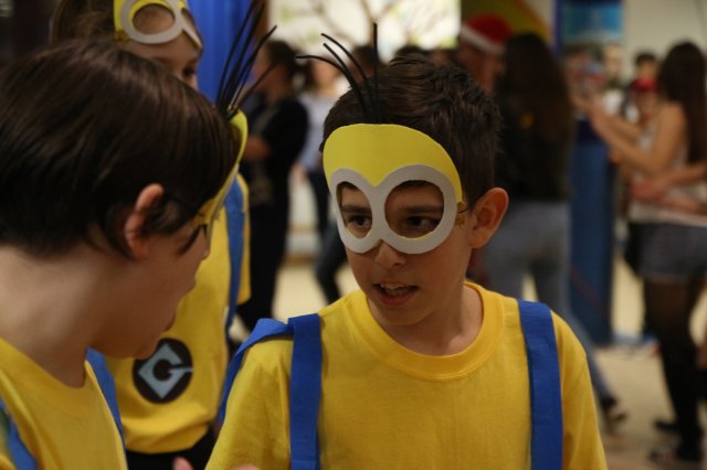 Itt a farsang áll a bál...