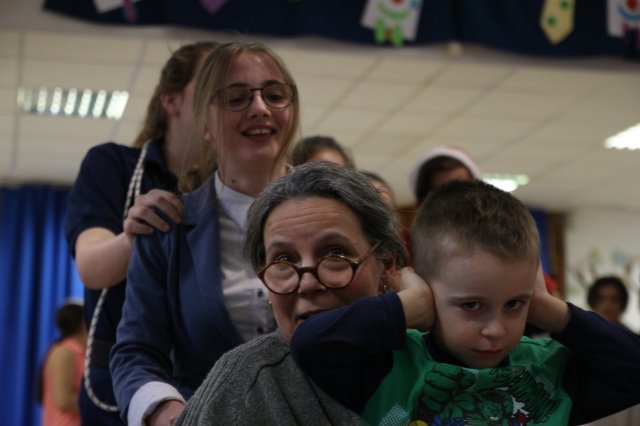 Itt a farsang áll a bál...