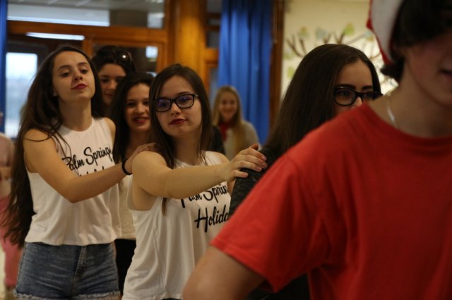 Itt a farsang áll a bál...