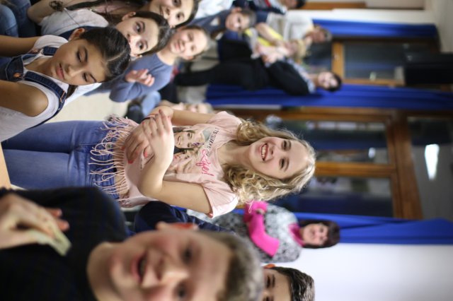 Itt a farsang áll a bál...