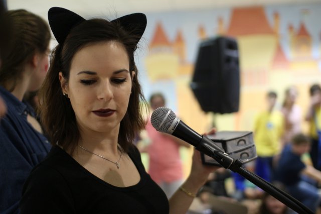 Itt a farsang áll a bál...