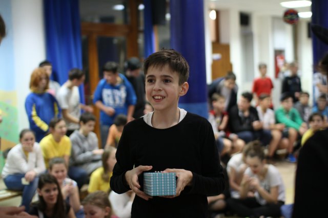 Itt a farsang áll a bál...