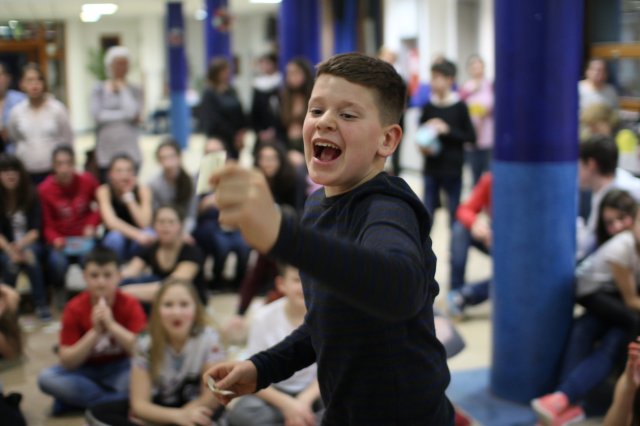 Itt a farsang áll a bál...