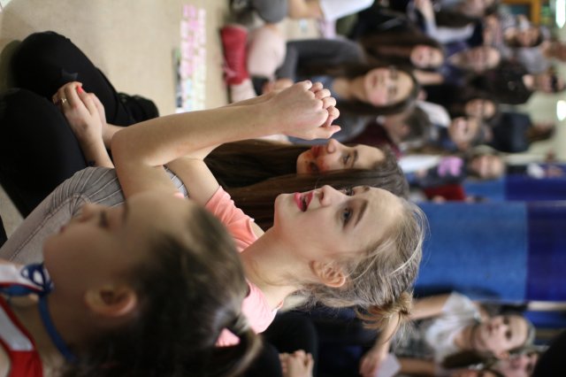 Itt a farsang áll a bál...