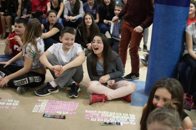 Itt a farsang áll a bál...