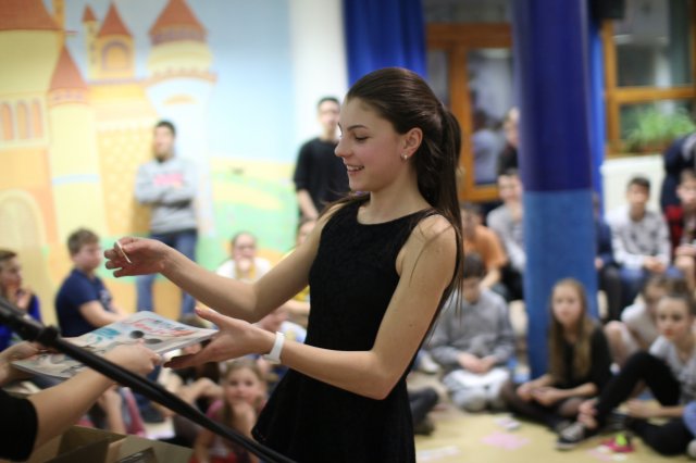 Itt a farsang áll a bál...