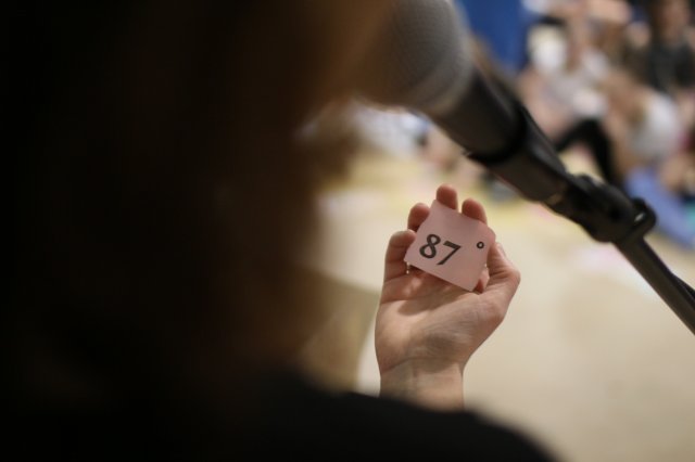 Itt a farsang áll a bál...