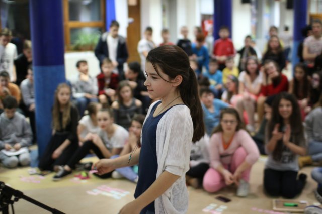 Itt a farsang áll a bál...