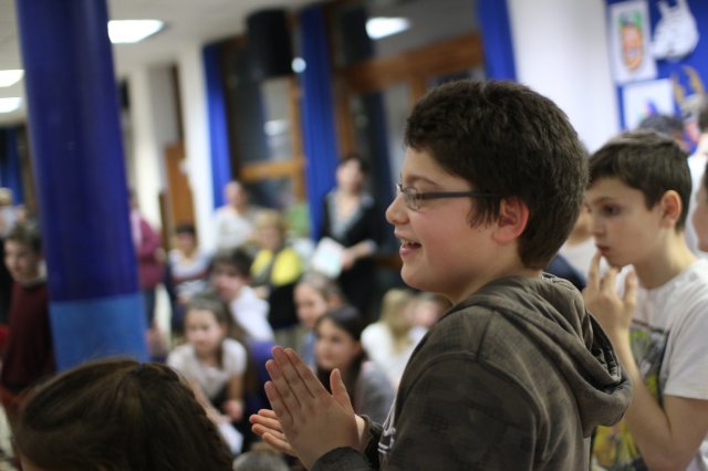 Itt a farsang áll a bál...