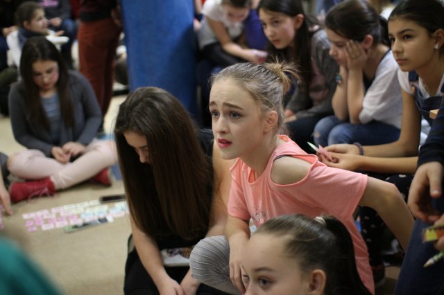 Itt a farsang áll a bál...