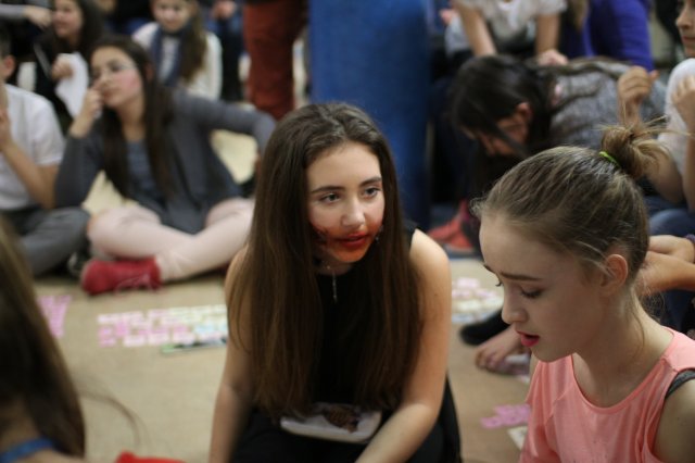 Itt a farsang áll a bál...