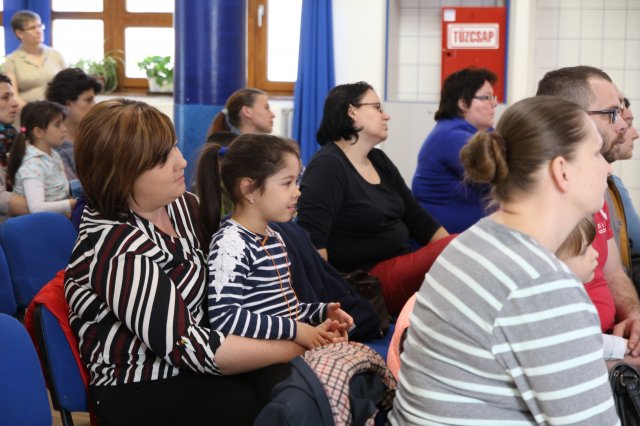 Iskolába hívogató