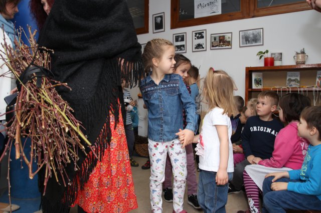 Iskolába hívogató