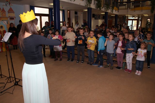 Iskolába hívogató