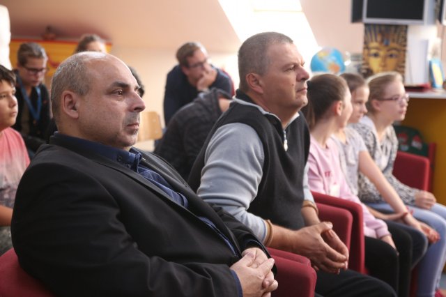 Határon innen és túl