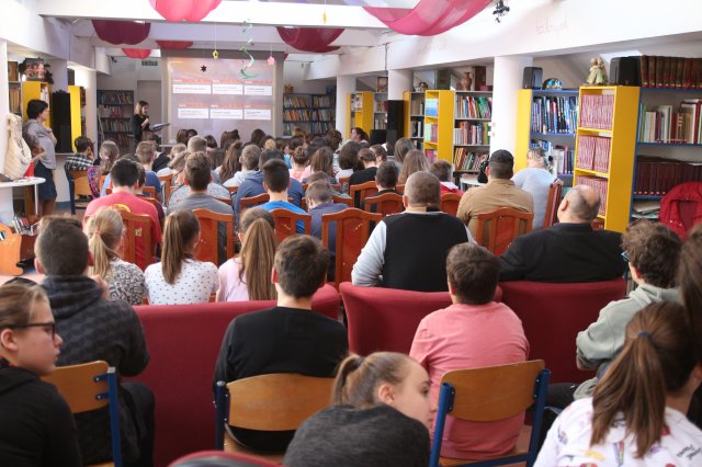 Határon innen és túl