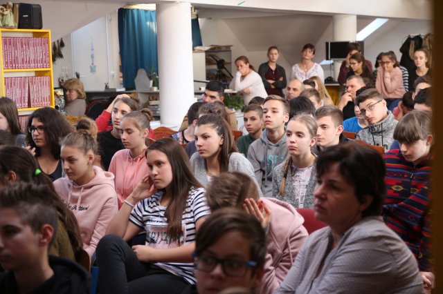 Határon innen és túl