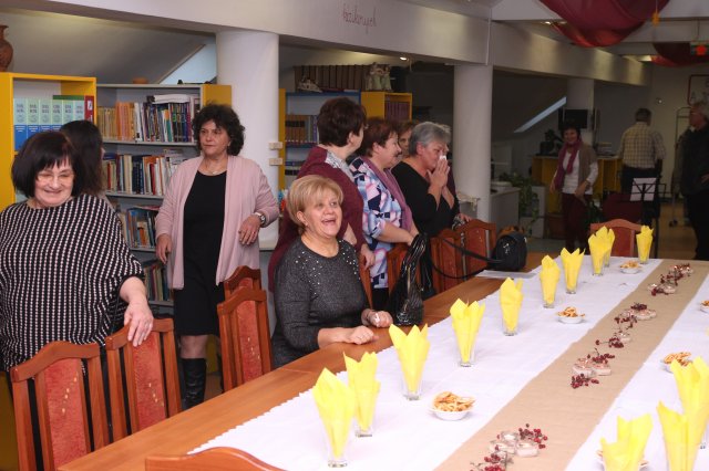 Nyugdíjas pedagógusok köszöntése