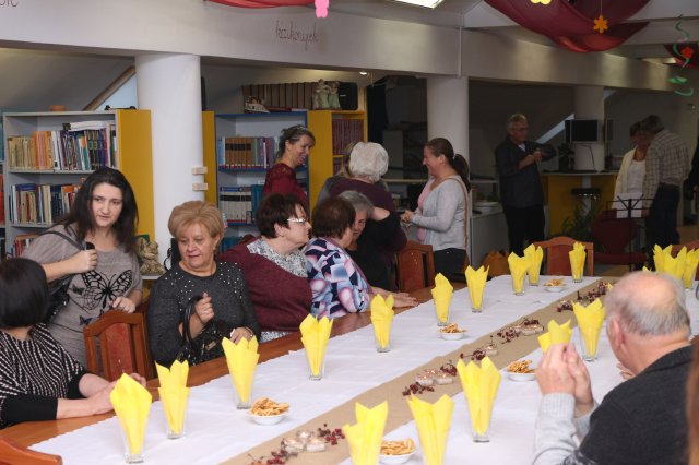 Nyugdíjas pedagógusok köszöntése