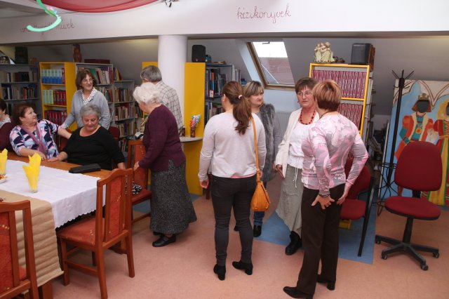 Nyugdíjas pedagógusok köszöntése