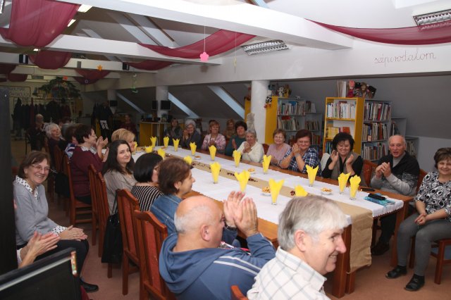 Nyugdíjas pedagógusok köszöntése