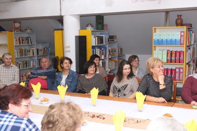 Nyugdíjas pedagógusok köszöntése