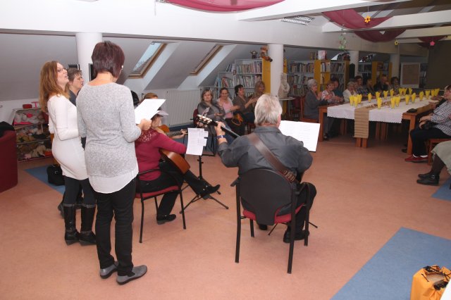 Nyugdíjas pedagógusok köszöntése