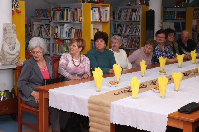 Nyugdíjas pedagógusok köszöntése