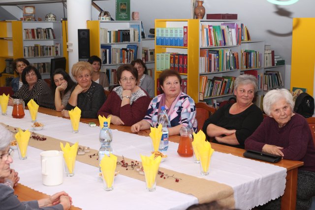 Nyugdíjas pedagógusok köszöntése