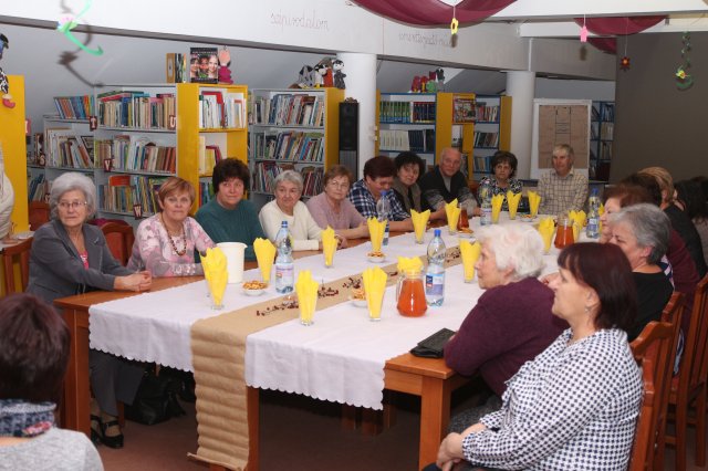 Nyugdíjas pedagógusok köszöntése