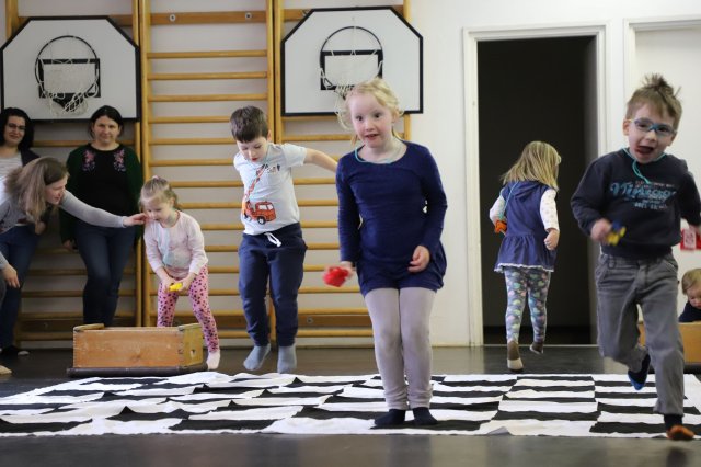 Iskolába hívogató