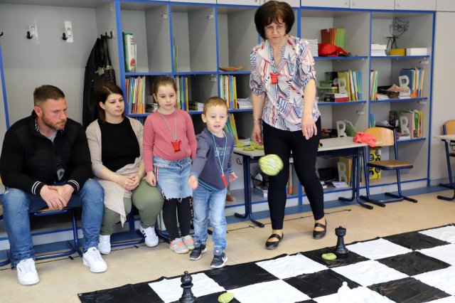 Iskolába hívogató