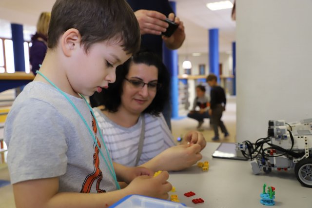 Iskolába hívogató